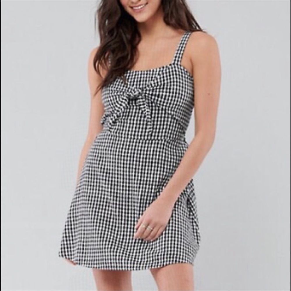 ✨ hollister black gingham tie-front mini dress✨